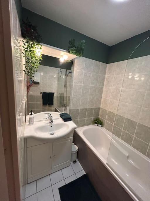 Le Nid De Sitelle, Appartement, Piscine Et Sauna Apartment *